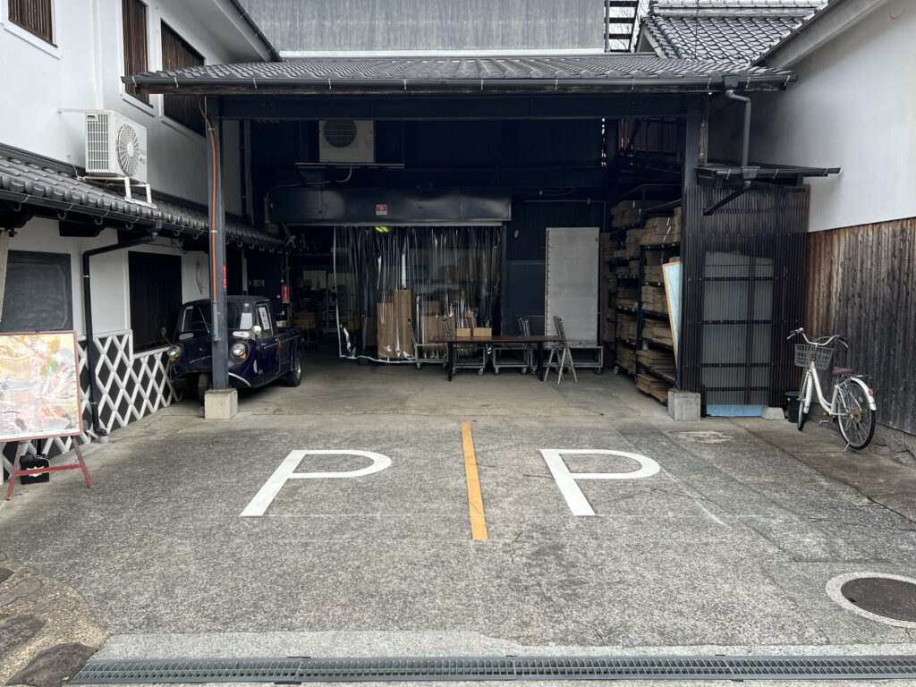  日田醤油本店駐車場
